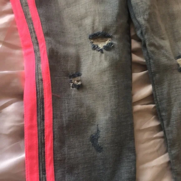 NWT BlankNYC Light Rinse Distressed Jeans Bright Pink Striping Sz 30 - Picture 3 of 8